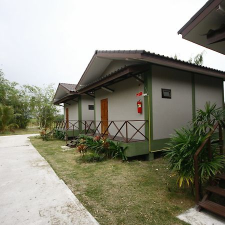 Long Lake Resort Чонбури Экстерьер фото